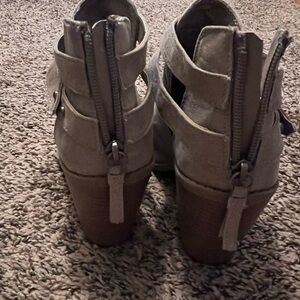 It’s sugar heels. Worn twice.